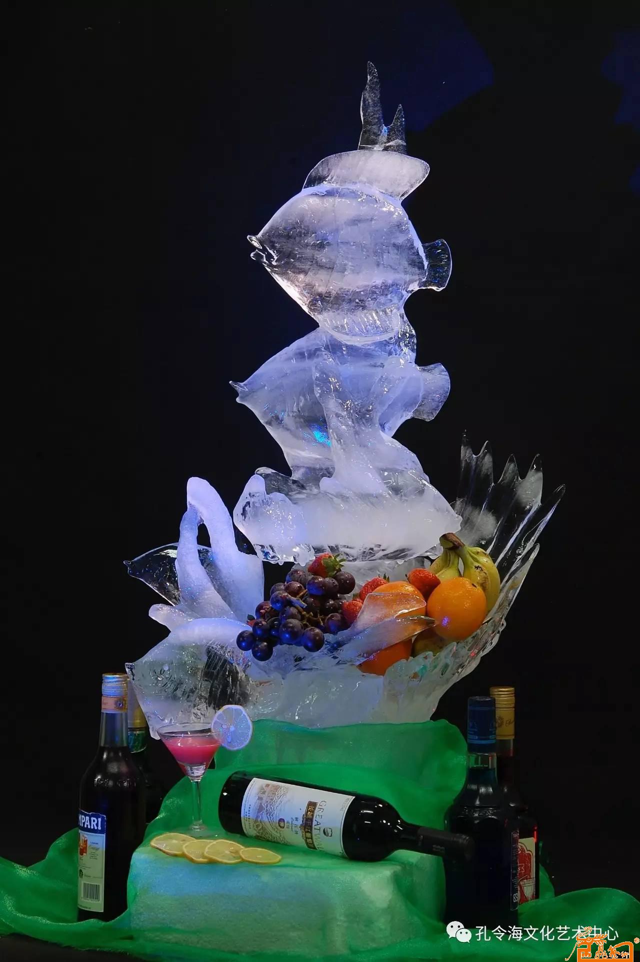 冰雕作品:《海底世界》 原料:冰